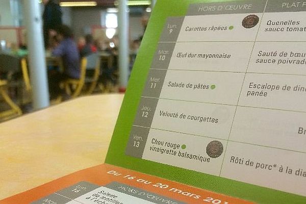 La polémique autour de la suppression des menus de substitution dans les cantines scolaires ne s'arrête pas