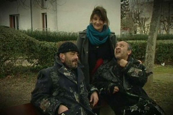 Mélanie Trachsler avec Antoine Marneur et Mouss Zouheyri, les deux comédiens de la pièce « Quand la nuit tombe »