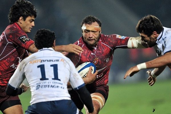 Agen - le capitaine du MHR Mamuka Gorgodze (C) et Martin Bustos Moyano (L) en lutte pour la victoire en TOP 14 - 25 janvier 2013.