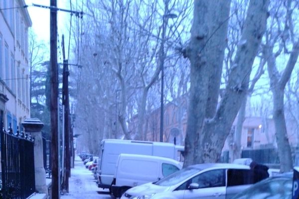 Les premiers flocons de neige dans les rues d'Aix-en-Provence