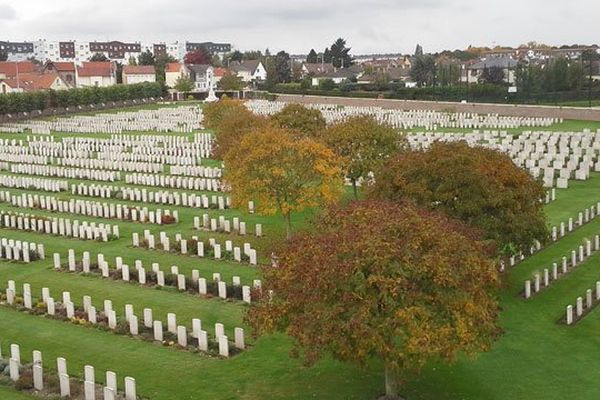 L'impressionnante vue des carrés militaires du Commonwealth du haut de la coupole de la chapelle 