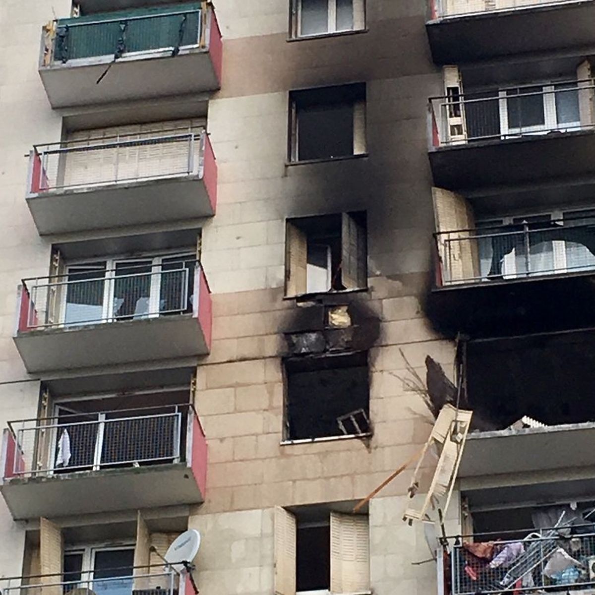 Video Strasbourg Un Mort Dans L Explosion D Un Appartement A La Meinau Les Vitres Et Le Balcon Ont Ete Souffles