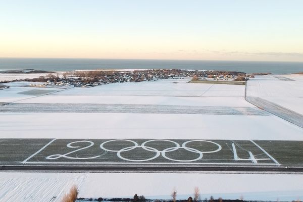 Cet agriculteur de la Seine-Maritime s'est amusé à tracer les anneaux des JO 2024 dans un de ses champs.