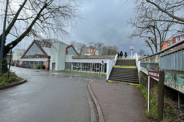 Alors que Oumar Traoré se dirigeait vers le métro pour regagner son domicile, une dizaine de personnes l'aurait attaqué.