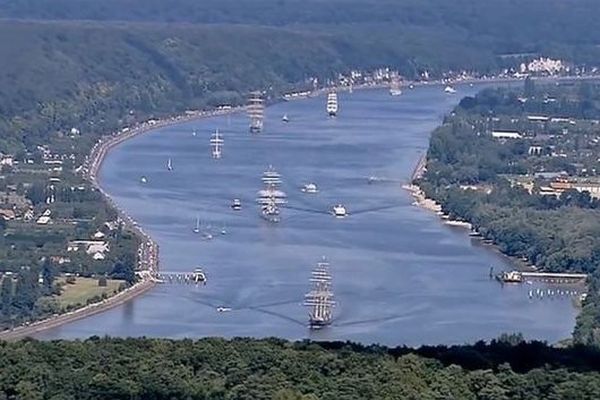 La Grande Parade sur la Seine, incontournable bouquet final de l'Armada de Rouen.