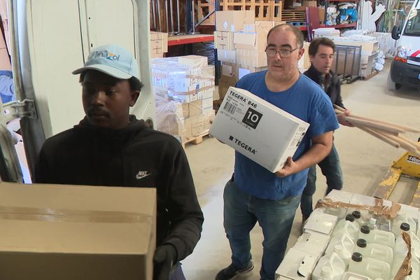 L’élan de solidarité envers les sinistrés des inondations en Espagne ne faiblit pas depuis une semaine. Bouteilles d'eau, envoi de produits essentiels, deux communes de Haute-Vienne, Bosmie-l’Aiguille et Panazol, multiplient les actions en faveur de villes jumelées de la région de Valence.