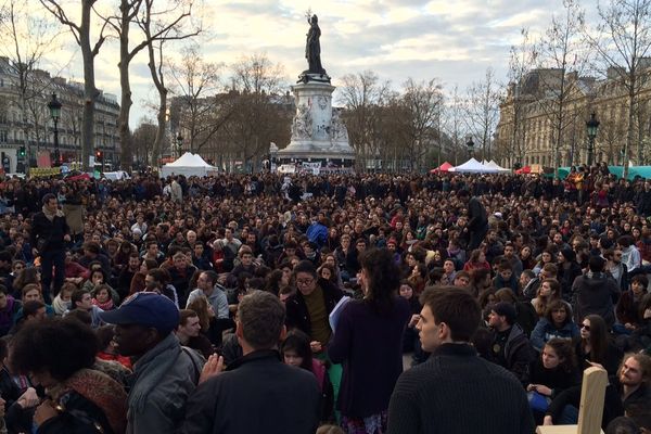 Vers une sixième "Nuit debout", place de la République, à Paris.