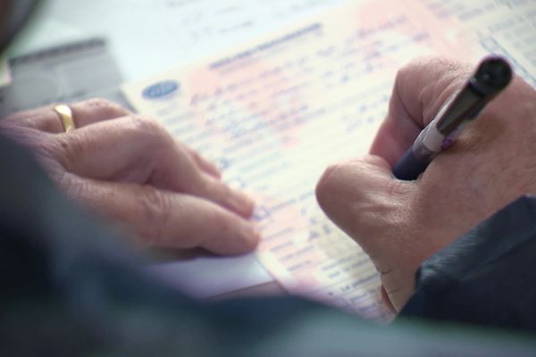 Pour faire procuration, la vieille méthode du formulaire papier est toujours possible. A Vannes, "énormément de demandes se font par ce biais d'ailleurs. Encore plus pour les prochaines élections", explique la mairie de Vannes.