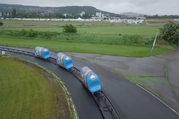 L'urbanloop se compose de plusieurs capsules circulant sur un même rail