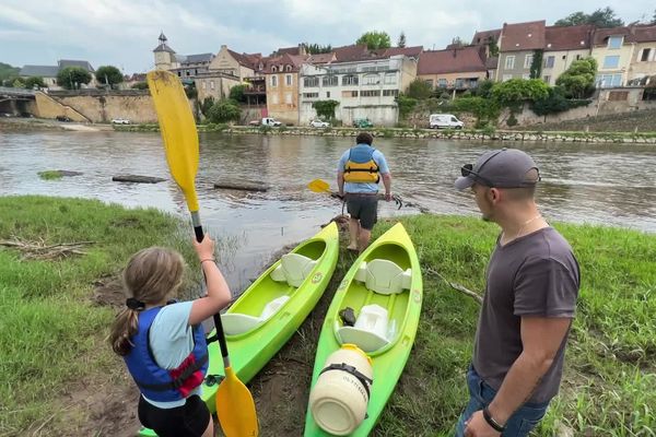 Cour dur pour les loueurs de canoës sur la Dordogne. Il faut alors se rabattre sur l'Avezère.