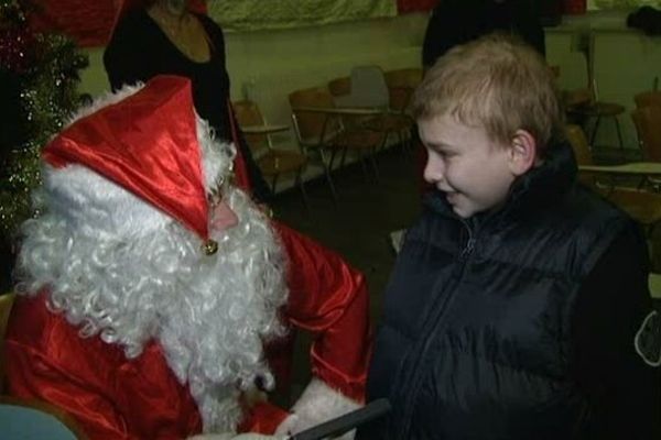 Les équipes médicales redoublent d'imagination pour que les enfants oublient la maladie pour fêter Noël