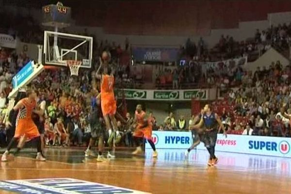 Les basketteurs du SPO Rouen ont gagné sur le fil face au Mans. 