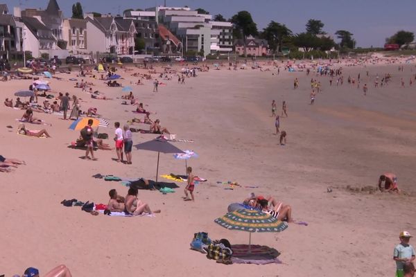 À Larmor-Plage, les vacanciers respectent plutôt les mesures de prudence contre le Covid-19