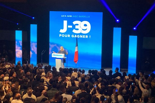 Lors du meeting du Rassemblement National à Montpellier, Colombe a expliqué lors d'une interview pourquoi elle votait Marine Le Pen depuis plusieurs années.