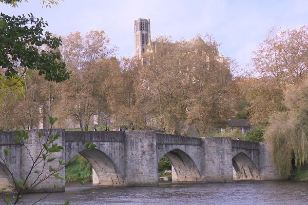 C'est par le Pont Saint-Etienne que les troupes anglaises sont arrivées en 1370.