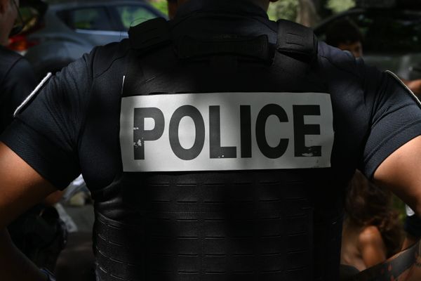 Un jeune homme de 23 ans a été blessé à Sotteville-lès-Rouen (Seine-Maritime) après s'être fait dérober son téléphone.