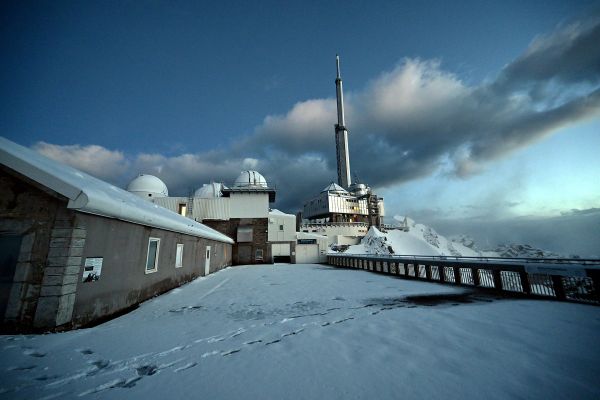 Retour de la neige au Pic du Midi  et sur les cîmes des Pyrénées en fin de semaine... c'est ce que prévoit Météo France en raison de l'arrivée d'une masse d'air polaire.