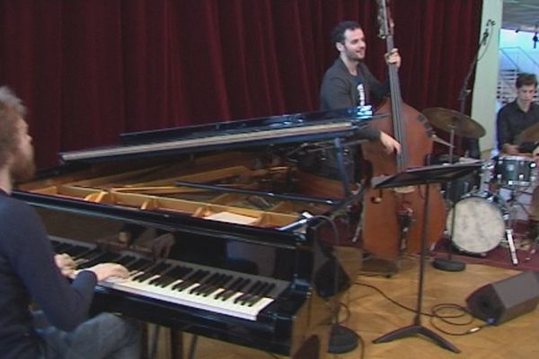 Gautier Toux trio sur la scène des Tremplins jazz - Festival Jazz or Jazz -  Orléans - 13  avril 2016