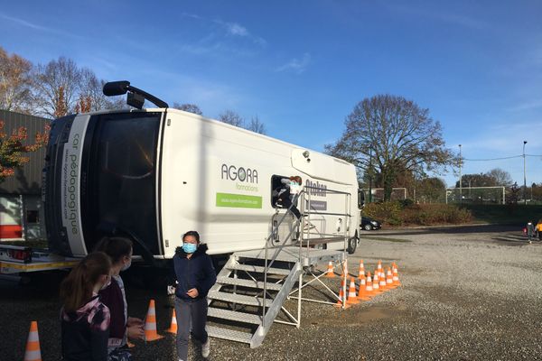 Le car pédagogique permet une mise en situation et peut se renverser sur son flanc.