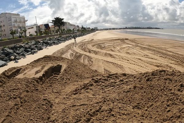 Les travaux de réensablement de la plage de la Grande Conche de Royan vont durer trois semaines