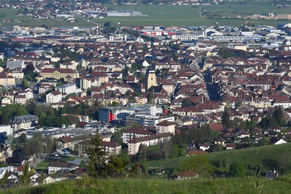 La ville de Pontarlier (Doubs), symbole de l'attractivité de la frontière suisse, a gagné 644 habitants entre 2016 et 2022.