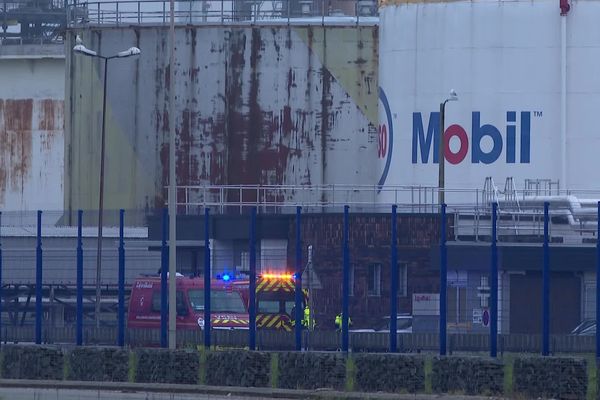 Un important incendie s'est déclarée dans l'après-midi du lundi 11 mars 2024 au sein de la raffinerie Esso-ExxonMobil, près du Havre