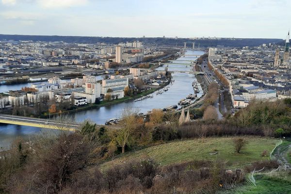 Des éclaircies plus larges au fil des heures de ce LUNDI, à Rouen.