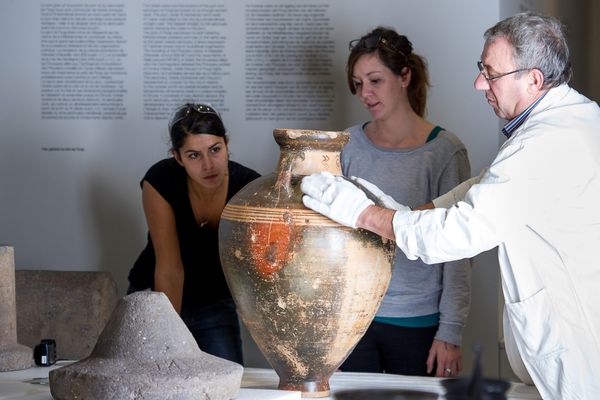 Le 29 novembre 2013, la préparation de la nouvelle exposition au Louvre-Lens