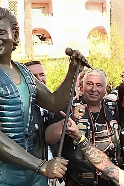 Il sera désormais possible d'admirer la statue de Johnny Hallyday à Fréjus.