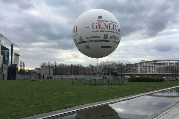 Le parc André-Citroën dans le 15e arrondissement. Dès jeudi, dix parcs et jardins parisiens ouvriront une heure plus tôt.