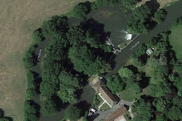 Le tragique accident a eu lieu à proximité de ce moulin, à Avezé dans la Sarthe.