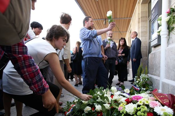 (archives 12 juillet 2014). Cérémonie de commémoration 1 an après la catastrophe ferroviaire de Brétigny.