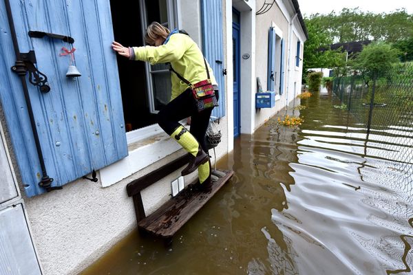 Le 3 juin 2016, la crue de l'Auron a provoqué le débordement du lac artificiel et d'autres rivières en aval, noyant de nombreuses habitations du centre-ville de Bourges.