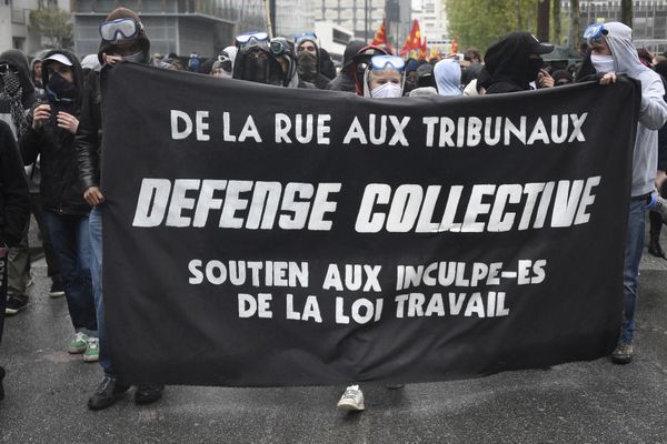 Des membres du groupe Défense Collective lors d'une manifestation contre la loi Travail à Rennes, en 2016