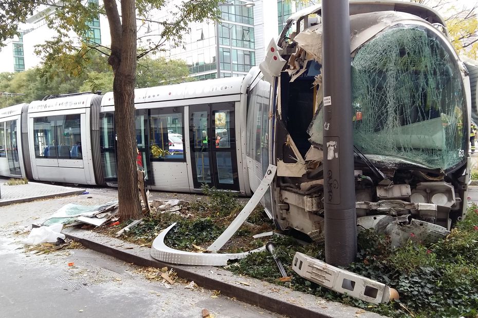 Un tramway déraille après une collision avec une voiture à Lyon Part-Dieu : 16 blessés hospitalisés