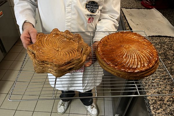 Dans le Loiret, il y a une spécialité qui s’appelle le pithiviers feuilletée et qui ressemble fortement à la galette des rois. Rencontre avec Jérôme Bourdin, gérant de la boulangerie "Rendez-vous Gourmand" à Saint-Cyr-en-Val