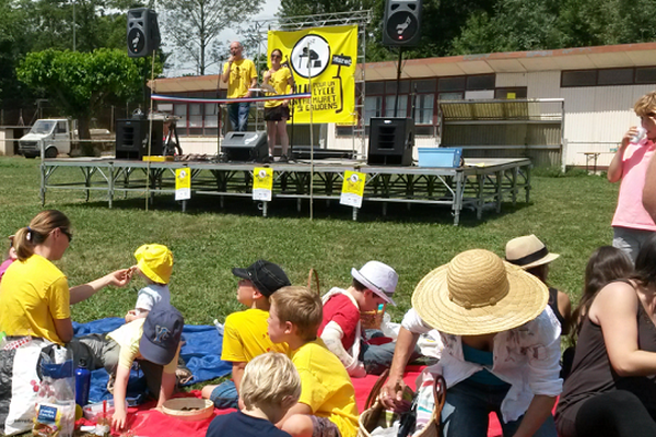 Un rassemblement bon-enfant