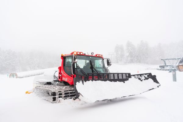 Un homme de 59 ans a été retrouvé mort sous une dameuse le 20 mars 2022 à La Clusaz, en Haute-Savoie. (Illustration)