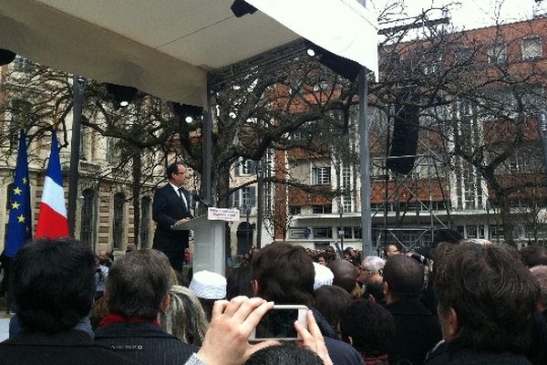 Un an après les attentats de Toulouse et Montauban, François Hollande prononce un discours d'unité à Toulouse