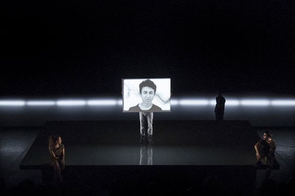 "Gratte-ciel" de Hubert Colas - photo Andréa Macchia