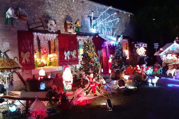 Le père Noël de Bouresse ne renonce pas aux décorations et aux illuminations