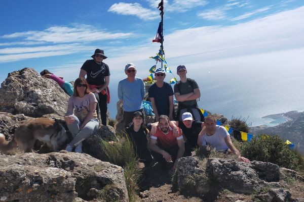 4 jeunes et un adulte, tous déficients auditifs, vont effectuer l'ascension du Stok Kangri dans l’Himalaya