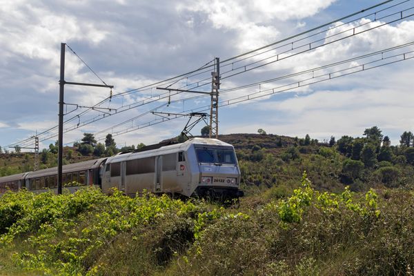 Illustration. Le choc s'est produit entre un train Intercités et une voiture sur un passage à niveau.