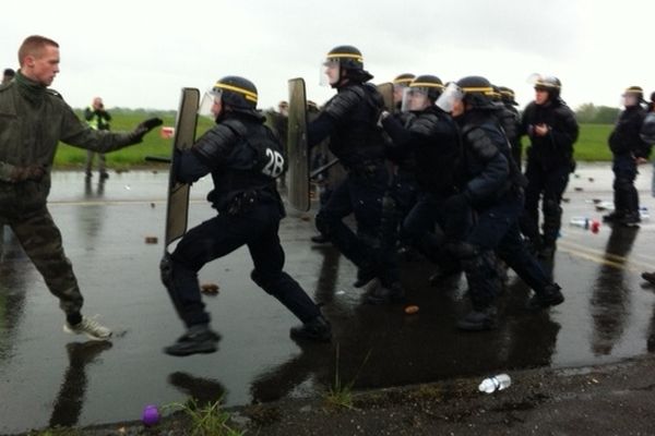 Les CRS n'ont pas été tendre avec les figurants.