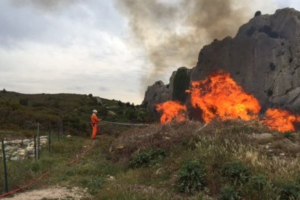 Exercice sur les feux de forêts pour les bénévoles, à Mouriès