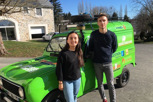 Raphaël Boulinguez et Elisa Chassagne, 20 ans, participent au 4L Trophy.