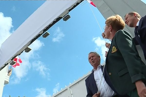 Guy Drut est venu lui-même lever le voile sur le nouveau nom du stade d'athlétisme d'Oignies.