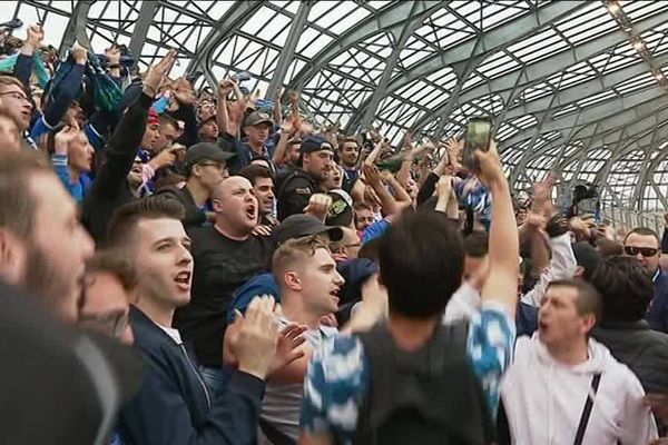 Privés de déplacement suite aux débordements qui ont suivi le match du 11 mai dernier face à Sannois Saint-Gratien , les supporters du GF 38 ont suivi le match sur écran géant au Stade des Alpes à Grenoble.