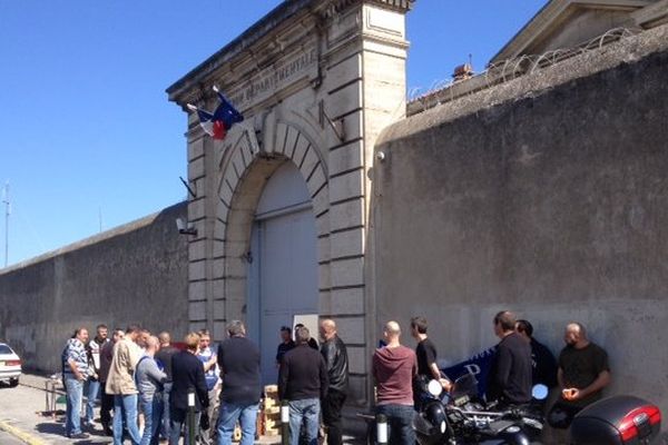 Les gardiens de la prison de Carcassonne dénoncent la surpopulation et ses conséquences.