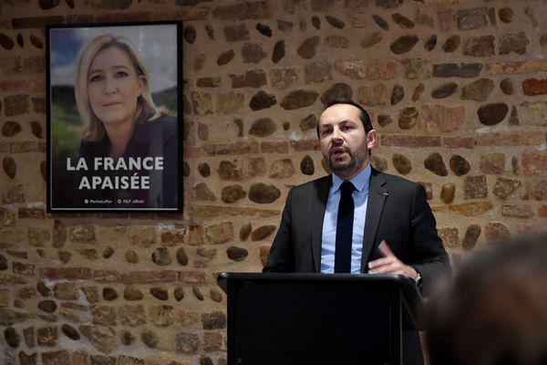 Sébastien Chenu, candidat du Rassemblement National pour les élections régionales dans les Hauts-de-France, espère finir le boulot laissé par Marine Le Pen : battre Xavier Bertrand.
